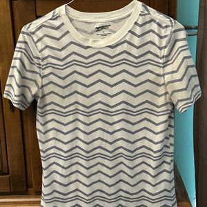 Men’s/ teens Arizona shirt. 1 grey striped T-shirt, size medium.